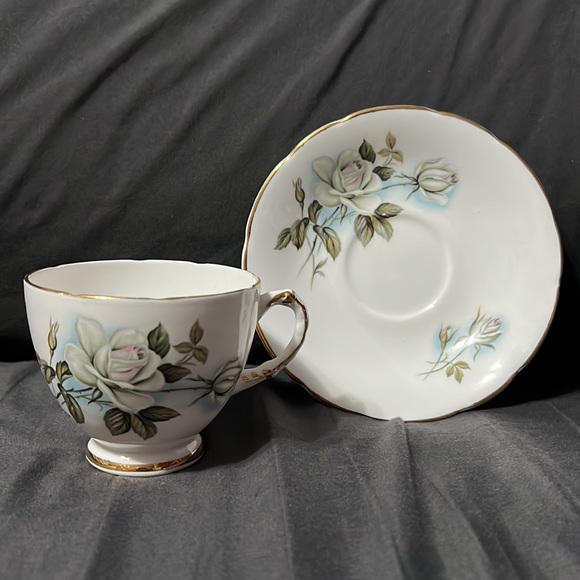 Vintage White Rose Teacup w/Saucer. Delphine. Made in England bone china - Picture 2 of 7